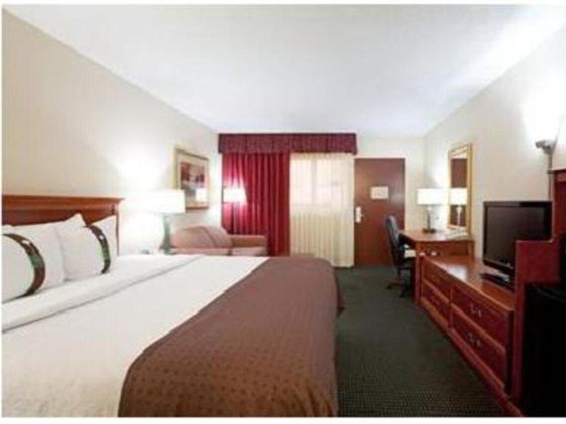 Ramada Inn Lafayette Conference Center Esterno foto