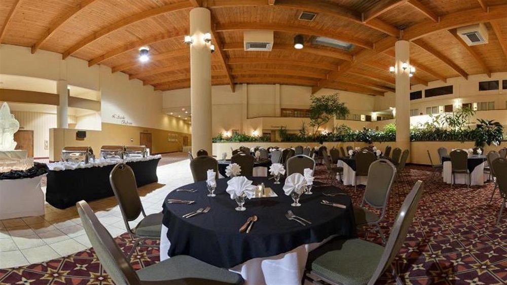 Ramada Inn Lafayette Conference Center Esterno foto