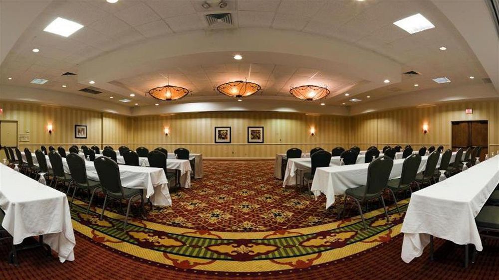 Ramada Inn Lafayette Conference Center Esterno foto