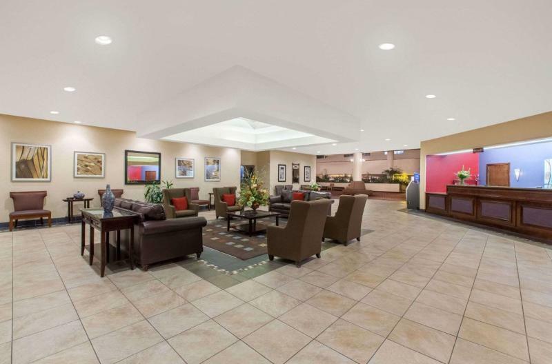 Ramada Inn Lafayette Conference Center Esterno foto