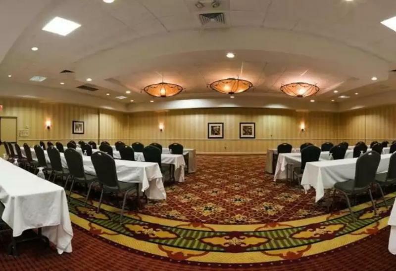 Ramada Inn Lafayette Conference Center Esterno foto